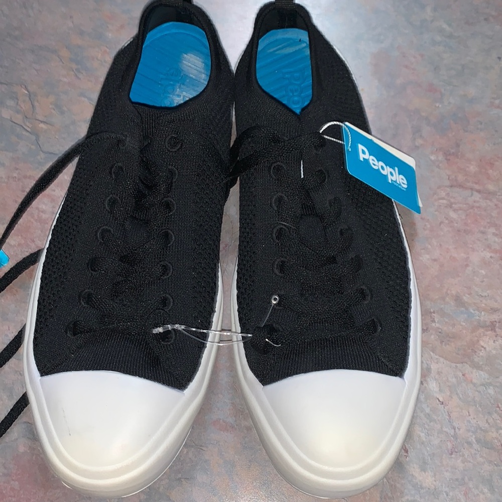 People lightweight sneakers read description